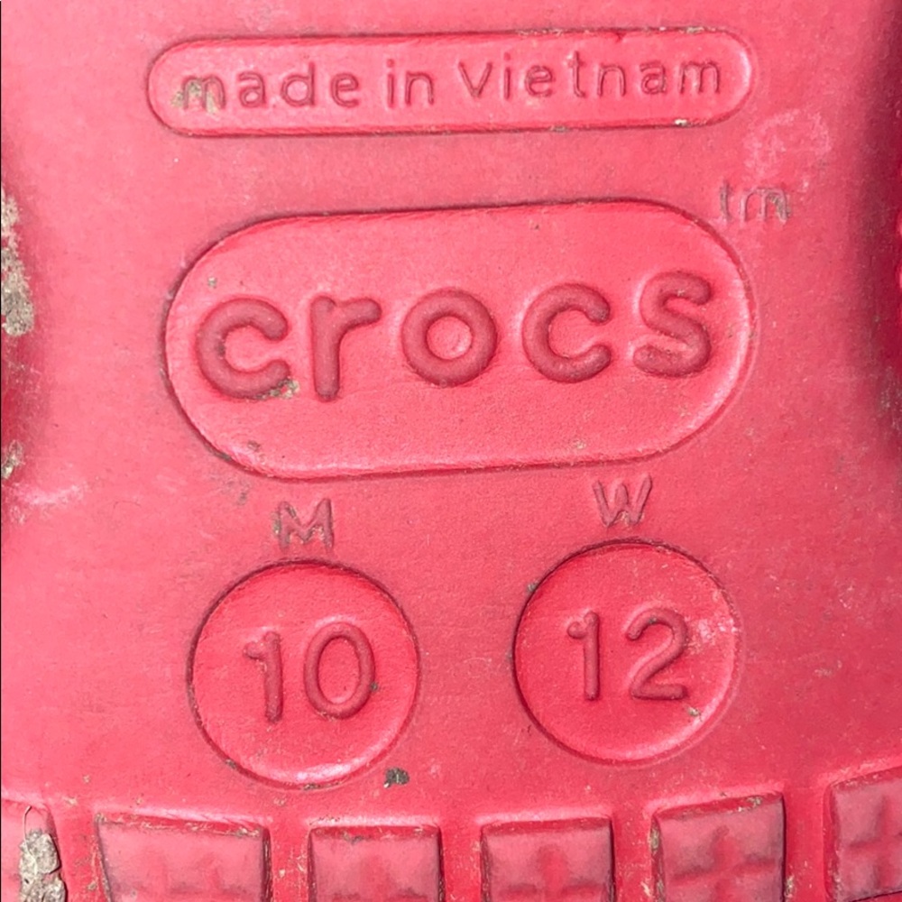 red crocs! - Picture 4 of 4